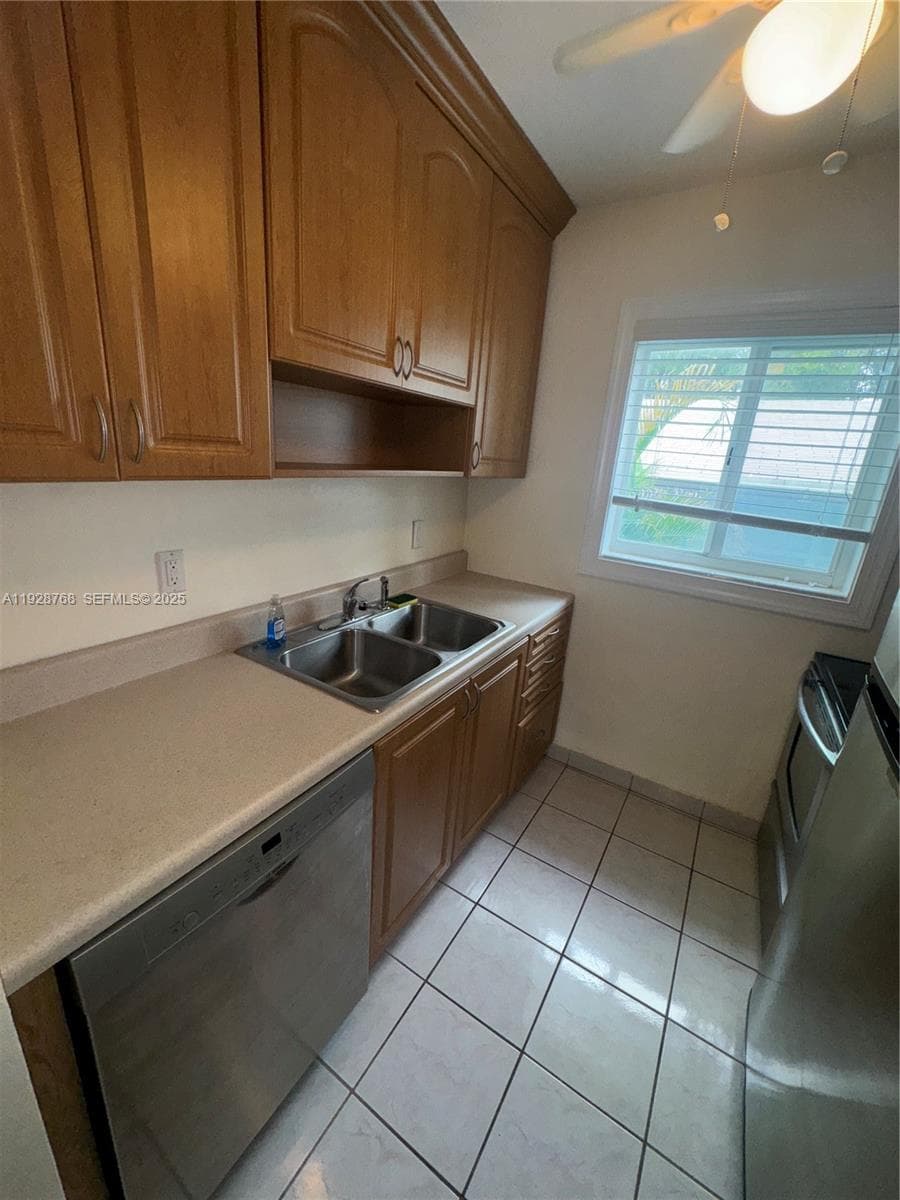 A11928768 — Miami Beach — 10