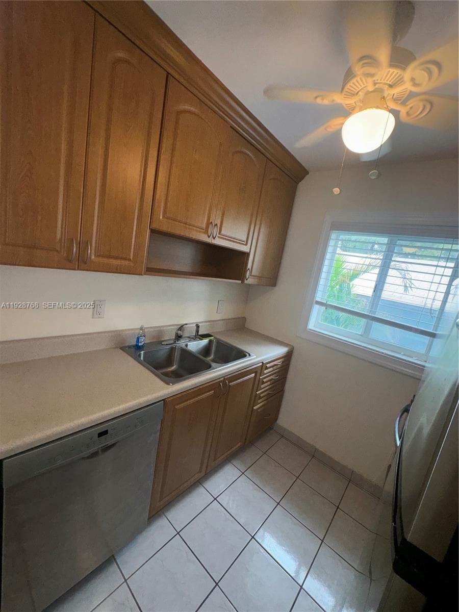 A11928768 — Miami Beach — 14