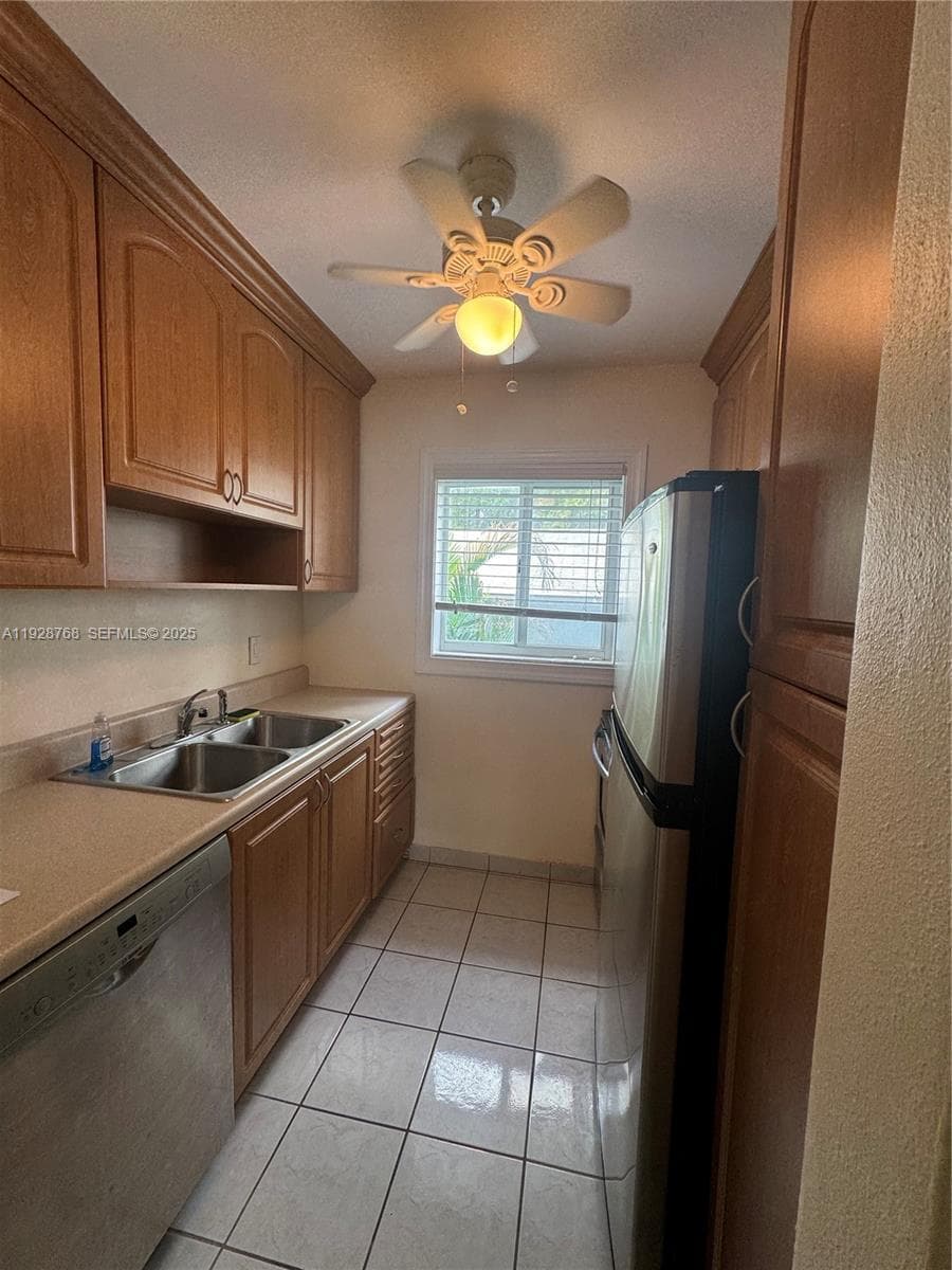 A11928768 — Miami Beach — 8