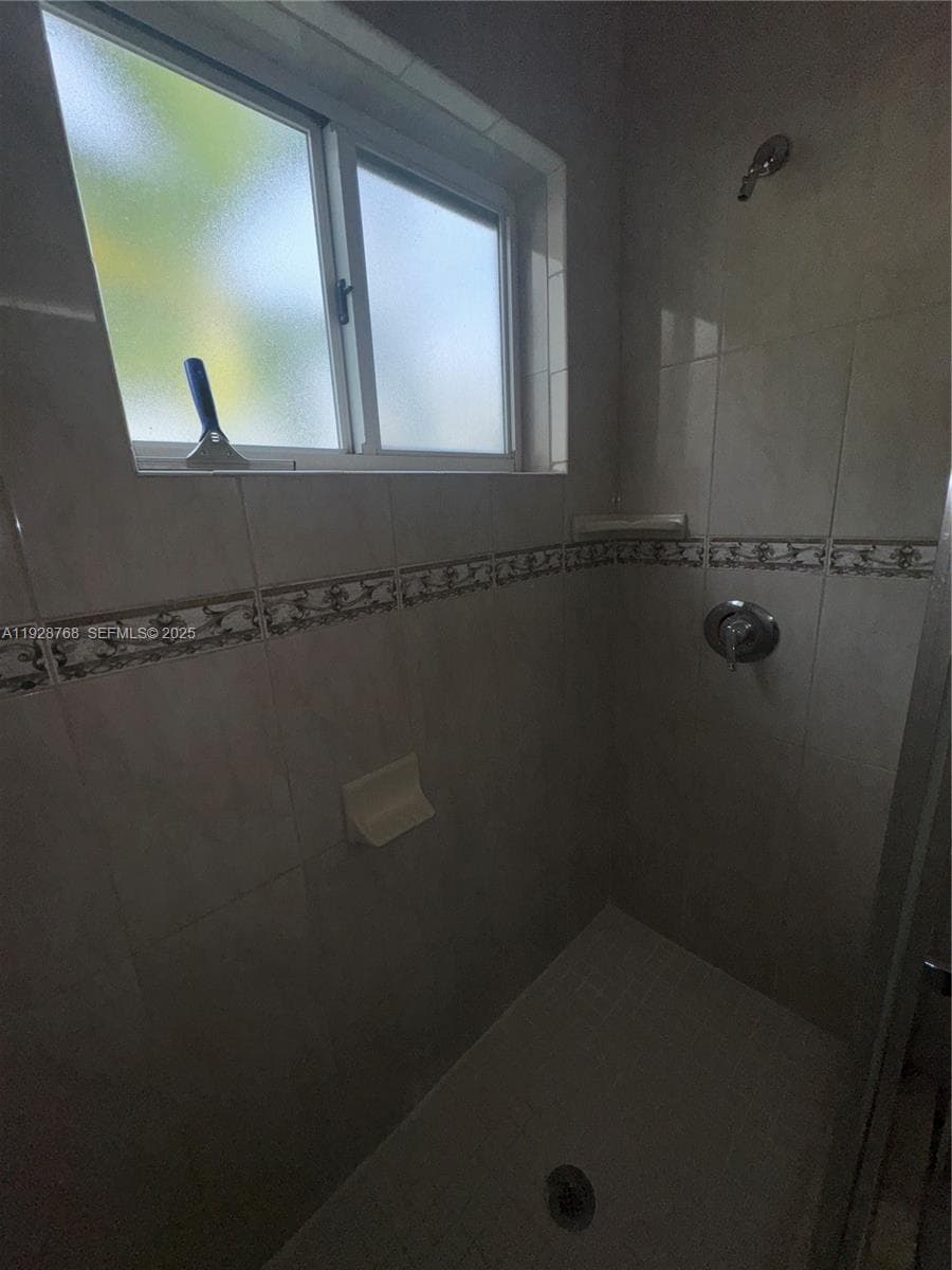 A11928768 — Miami Beach — 21