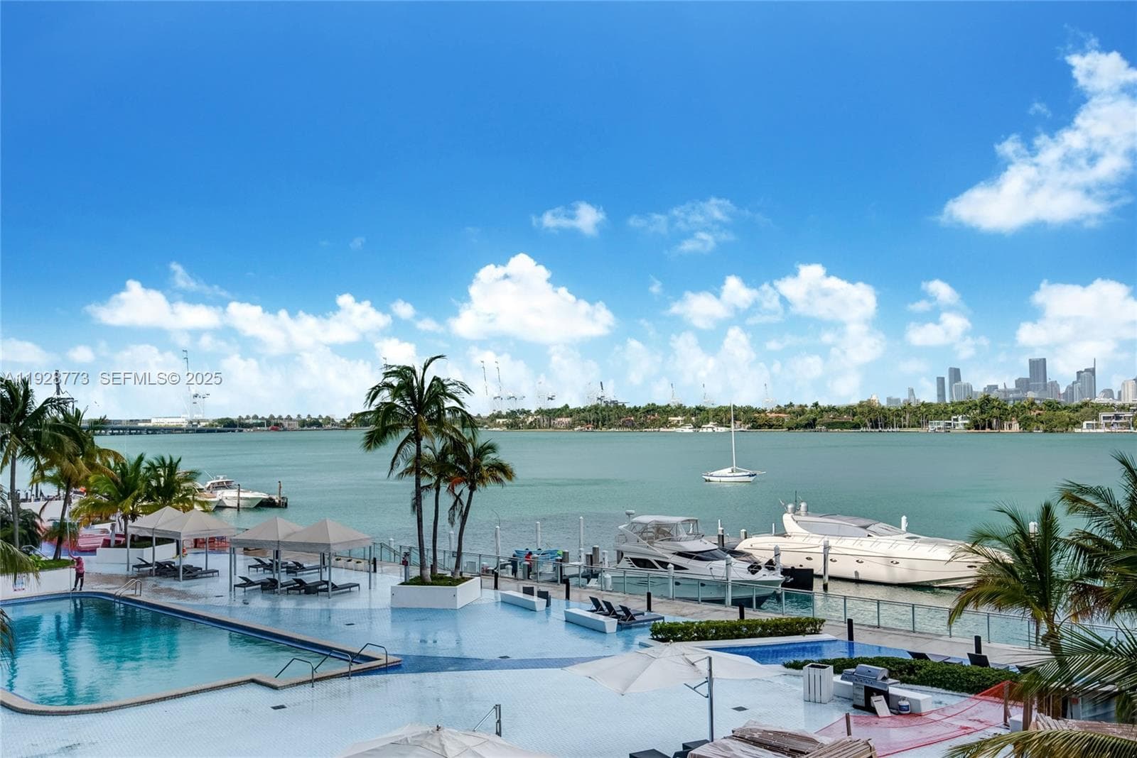 A11928773 — Miami Beach
