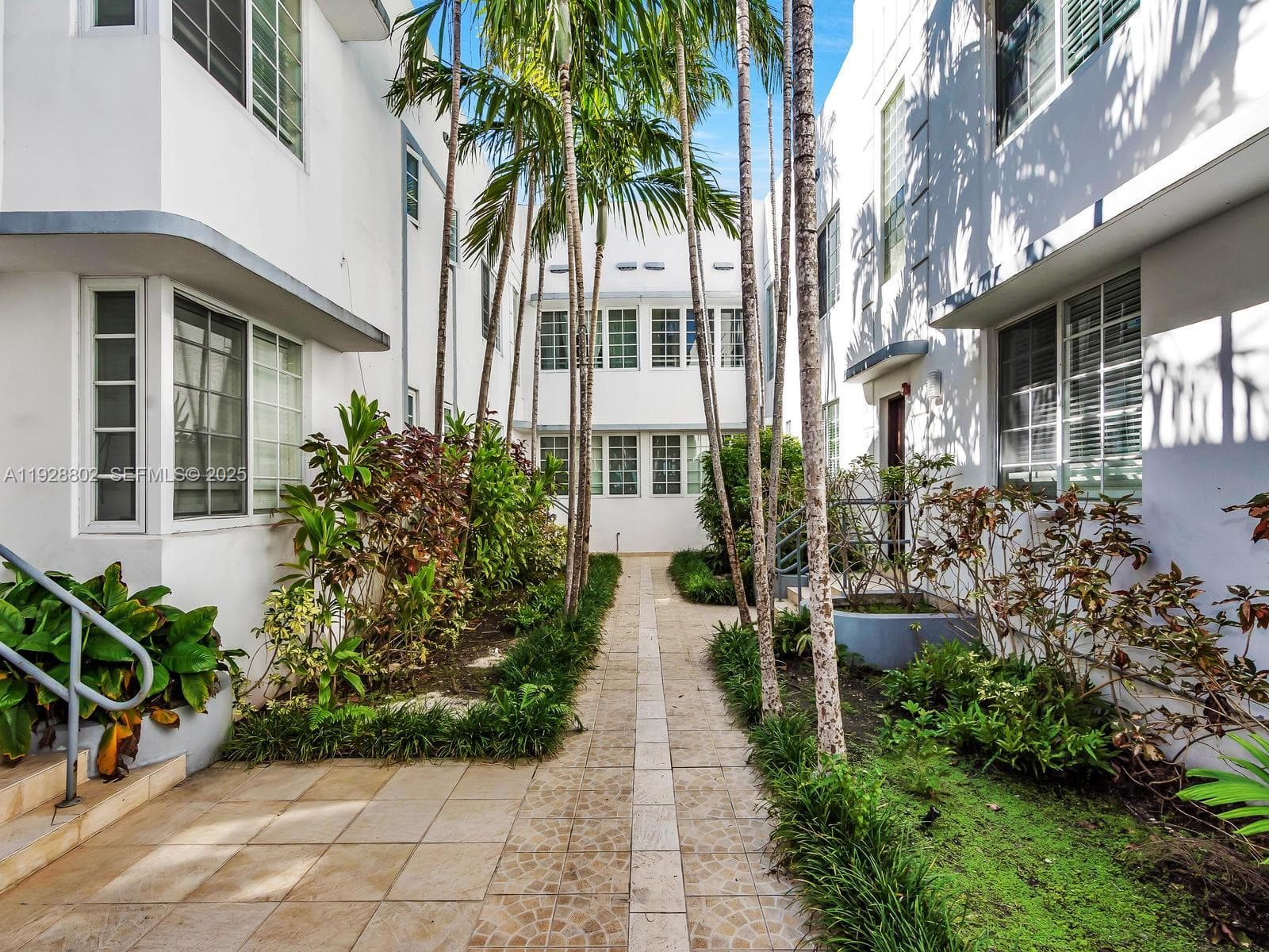 A11928802 — Miami Beach — 2