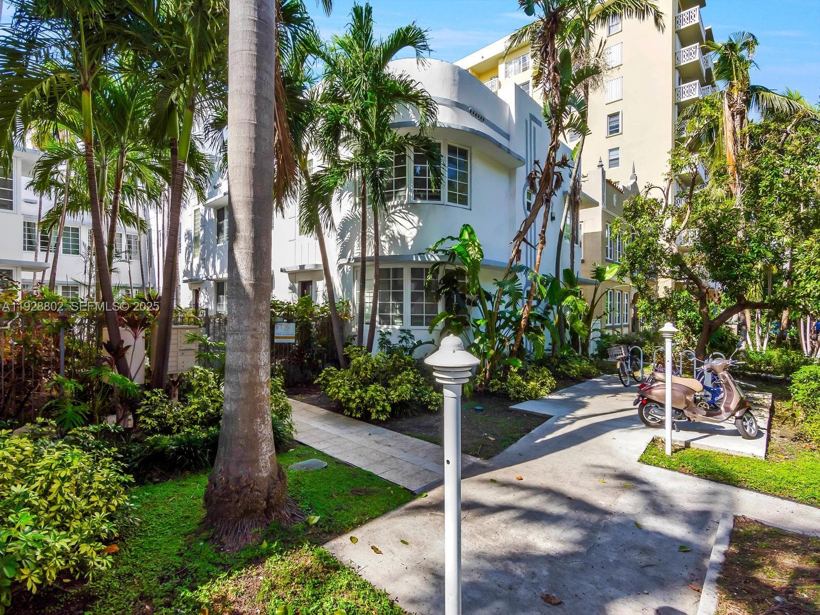 A11928802 — Miami Beach