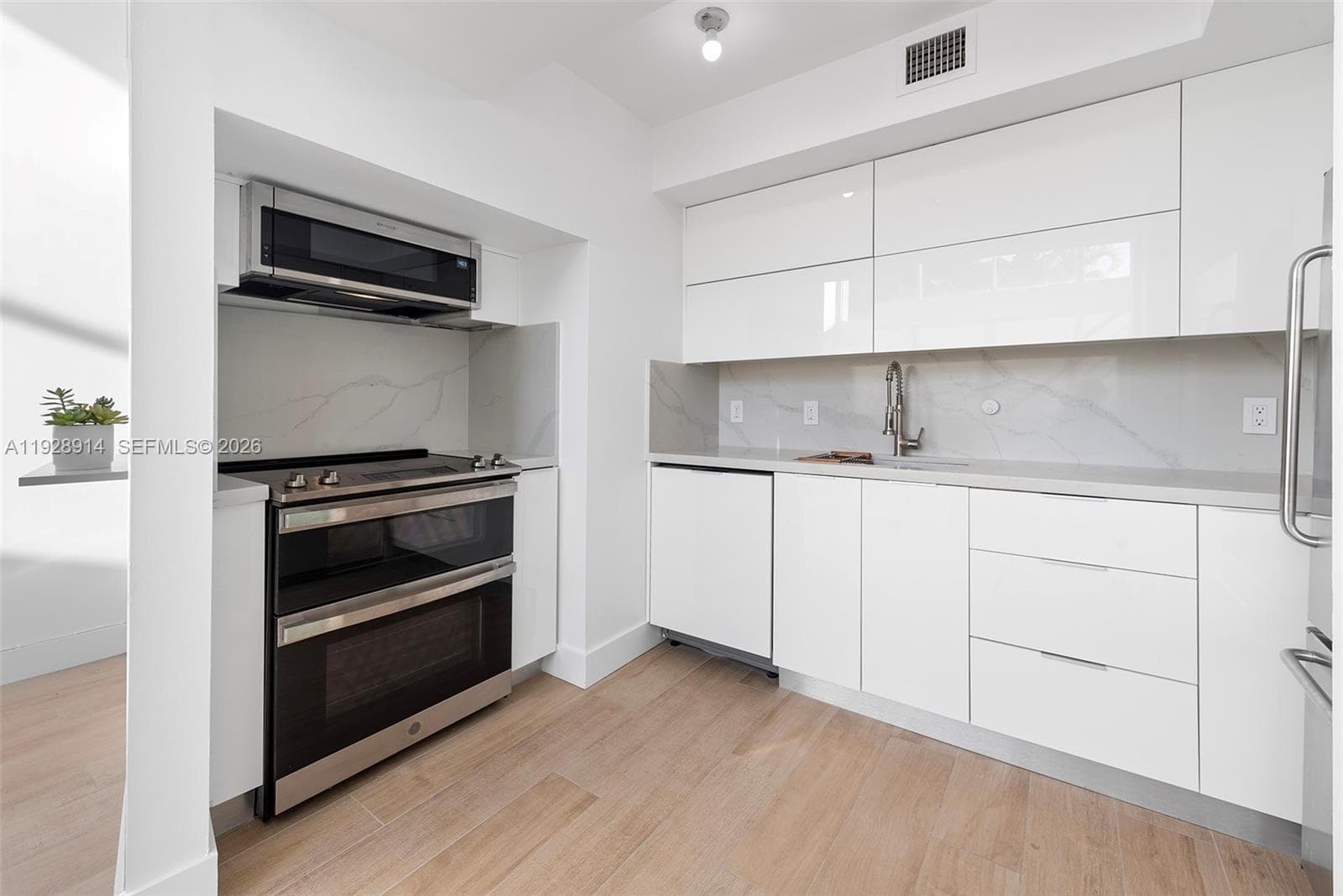 A11928914 — Miami Beach — 3