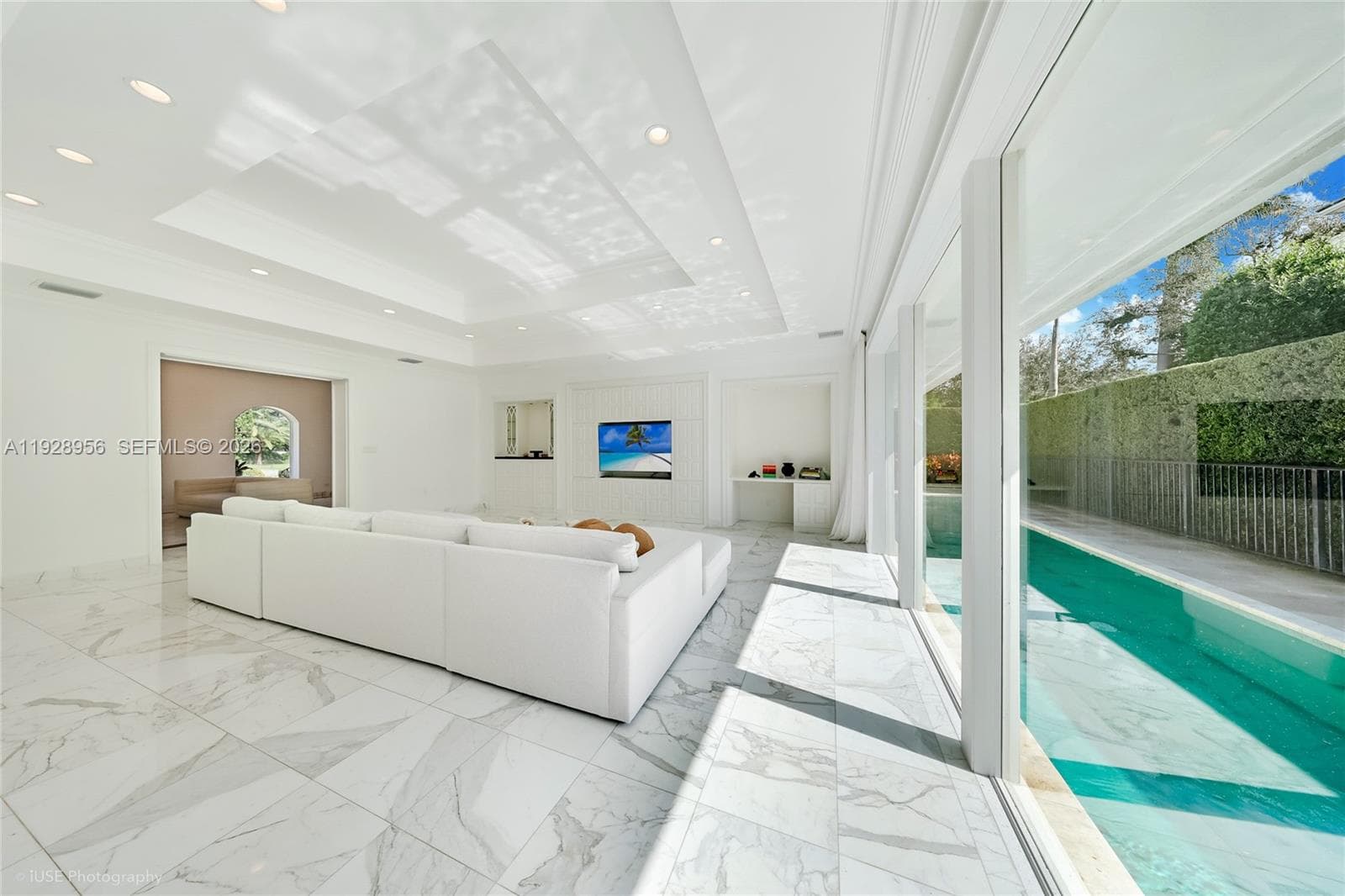 A11928956 — Miami Beach — 12