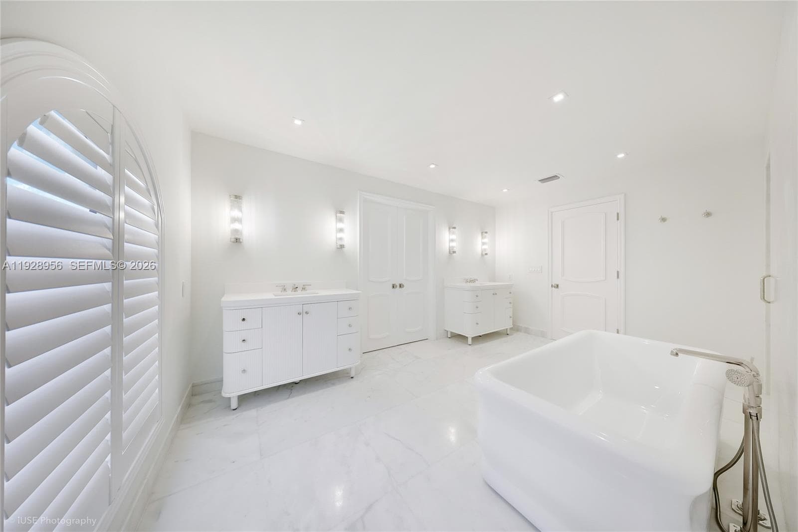 A11928956 — Miami Beach — 31