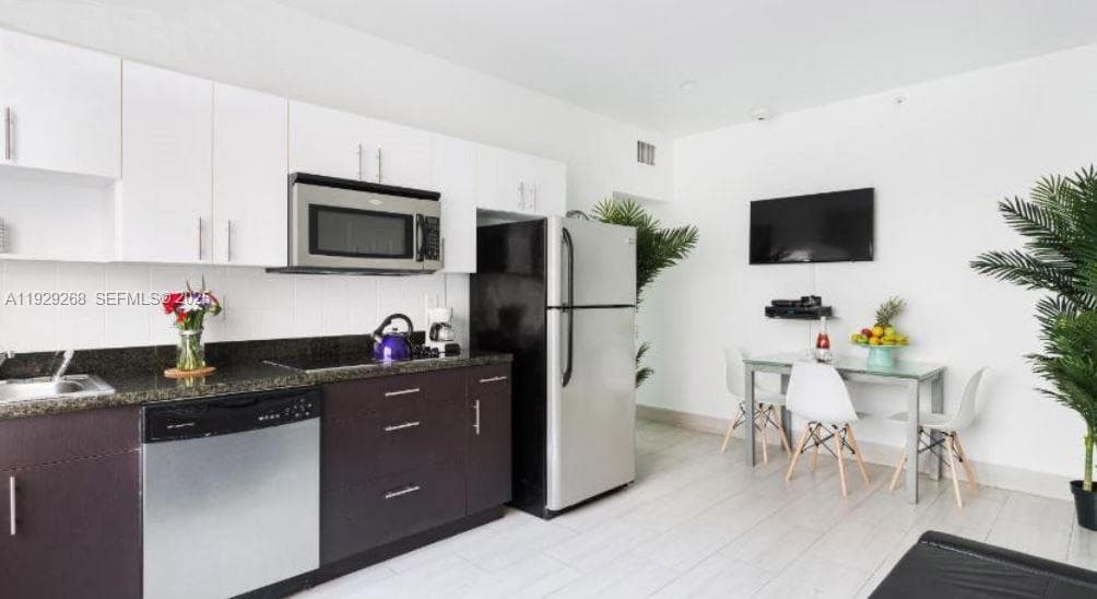 A11929268 — Miami Beach — 2