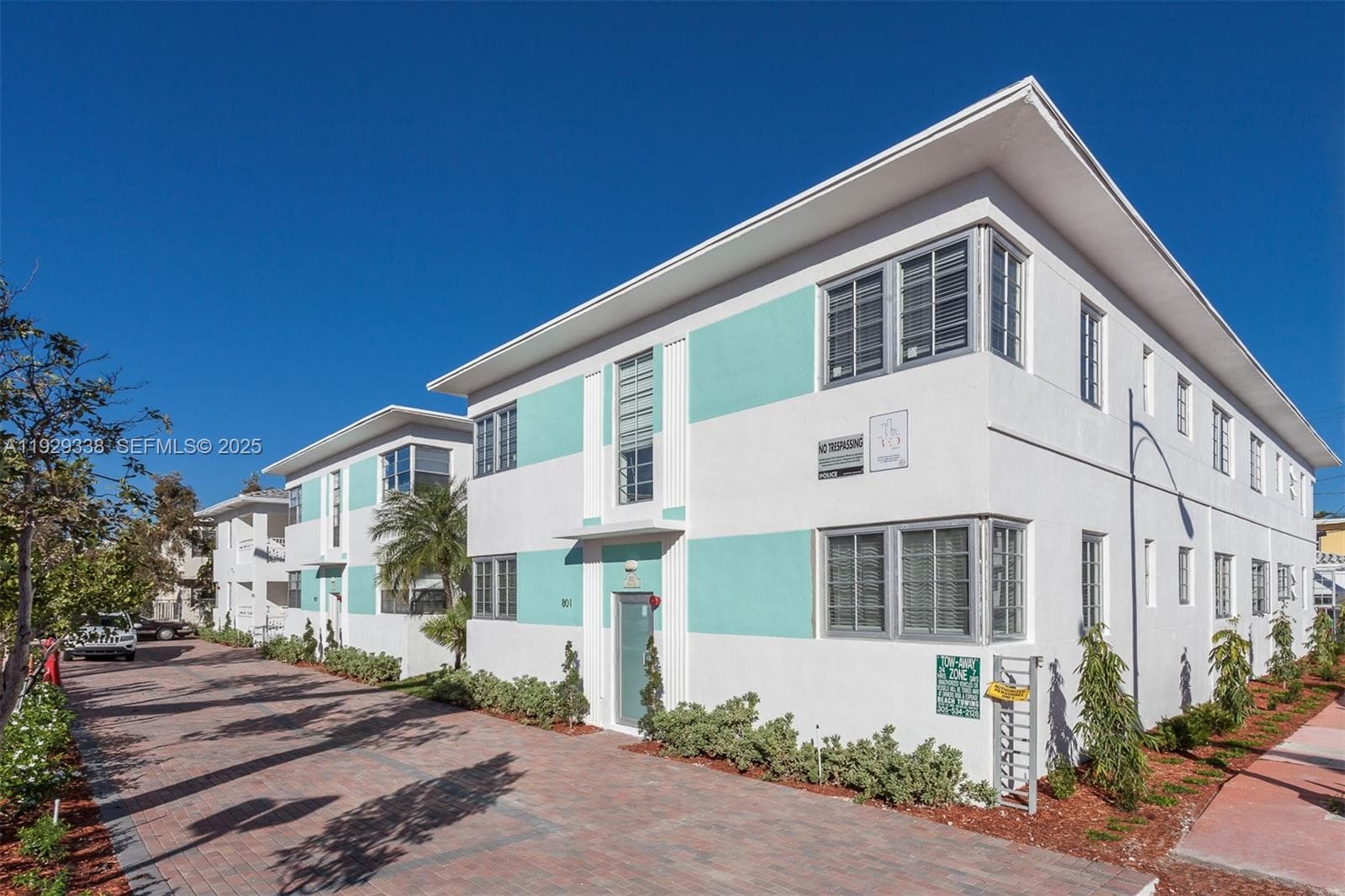 A11929338 — Miami Beach