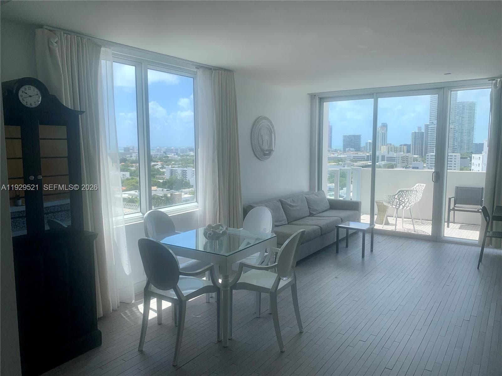 A11929521 — Miami Beach — 16