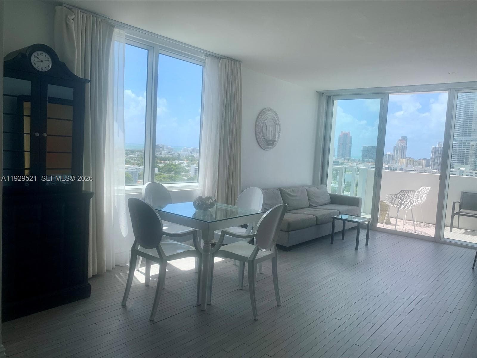 A11929521 — Miami Beach