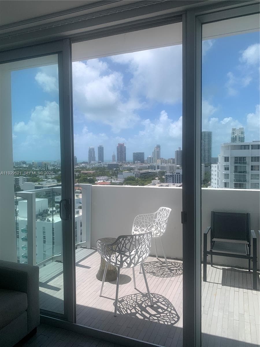 A11929521 — Miami Beach — 5