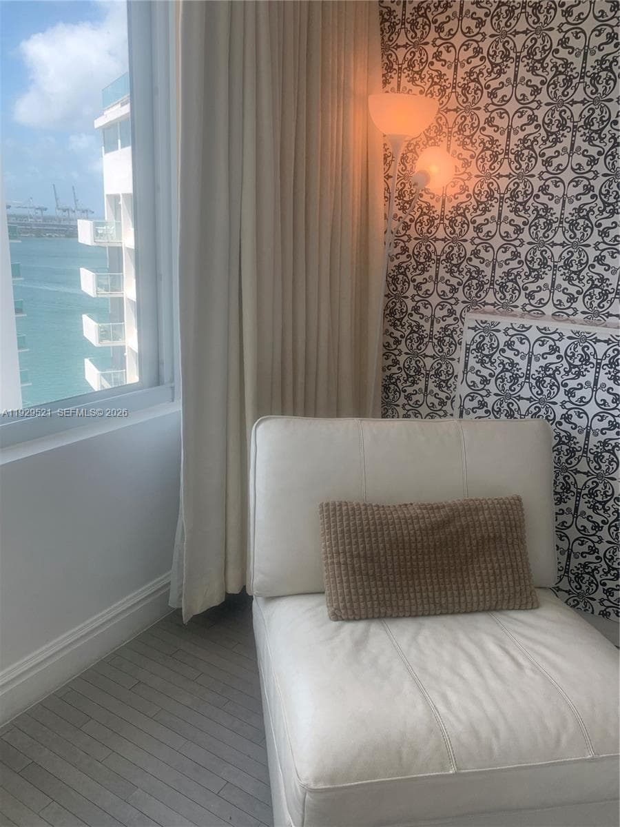 A11929521 — Miami Beach — 10