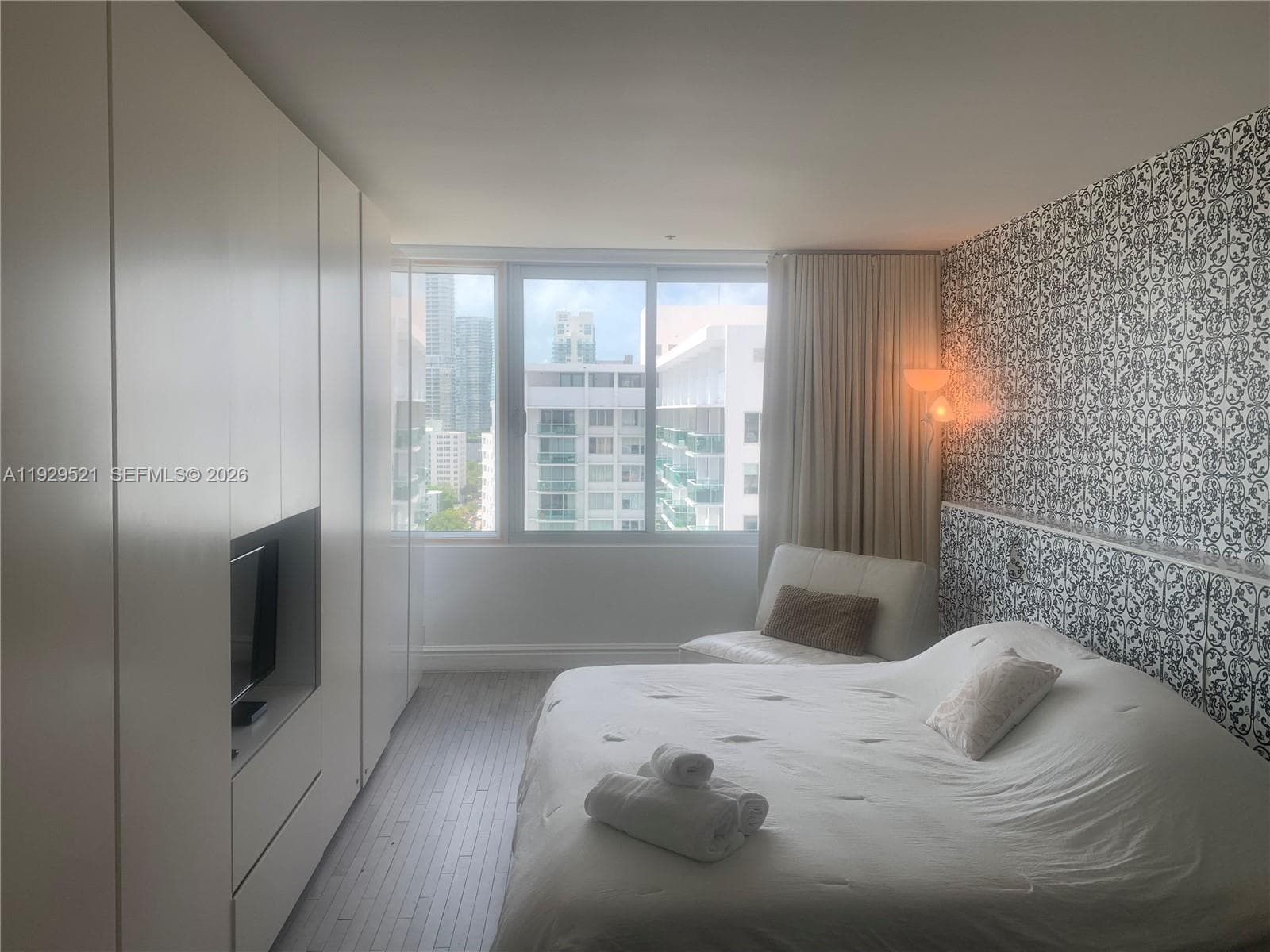 A11929521 — Miami Beach — 11