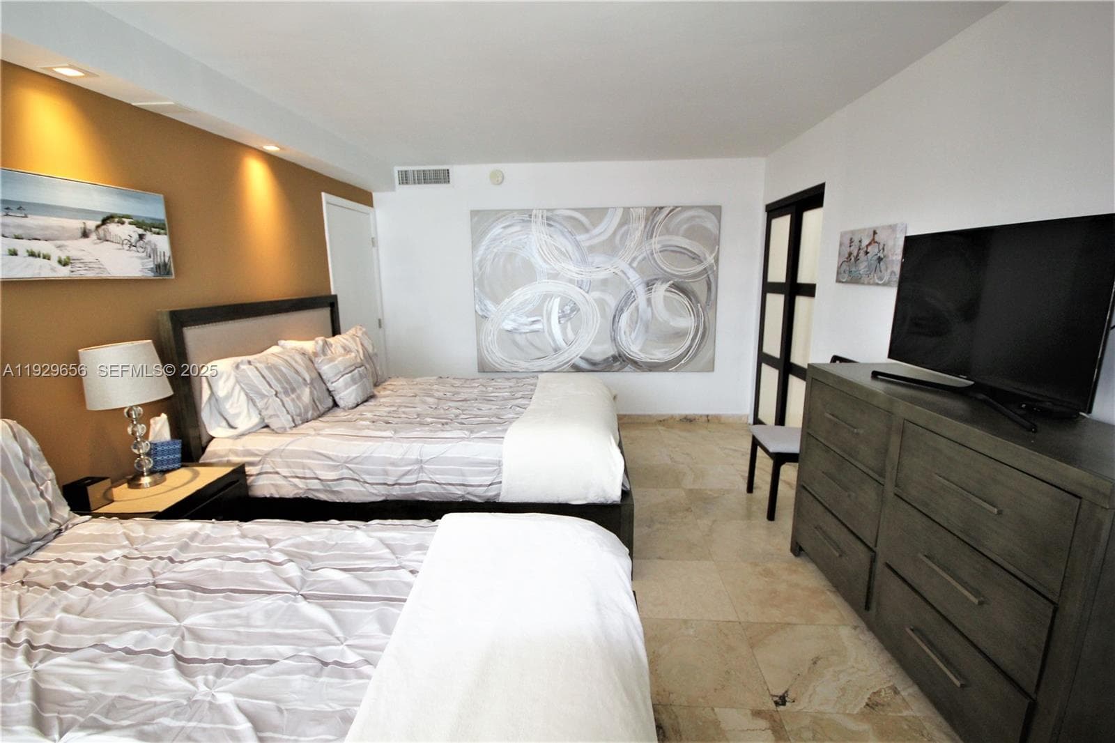 A11929656 — Miami Beach — 11