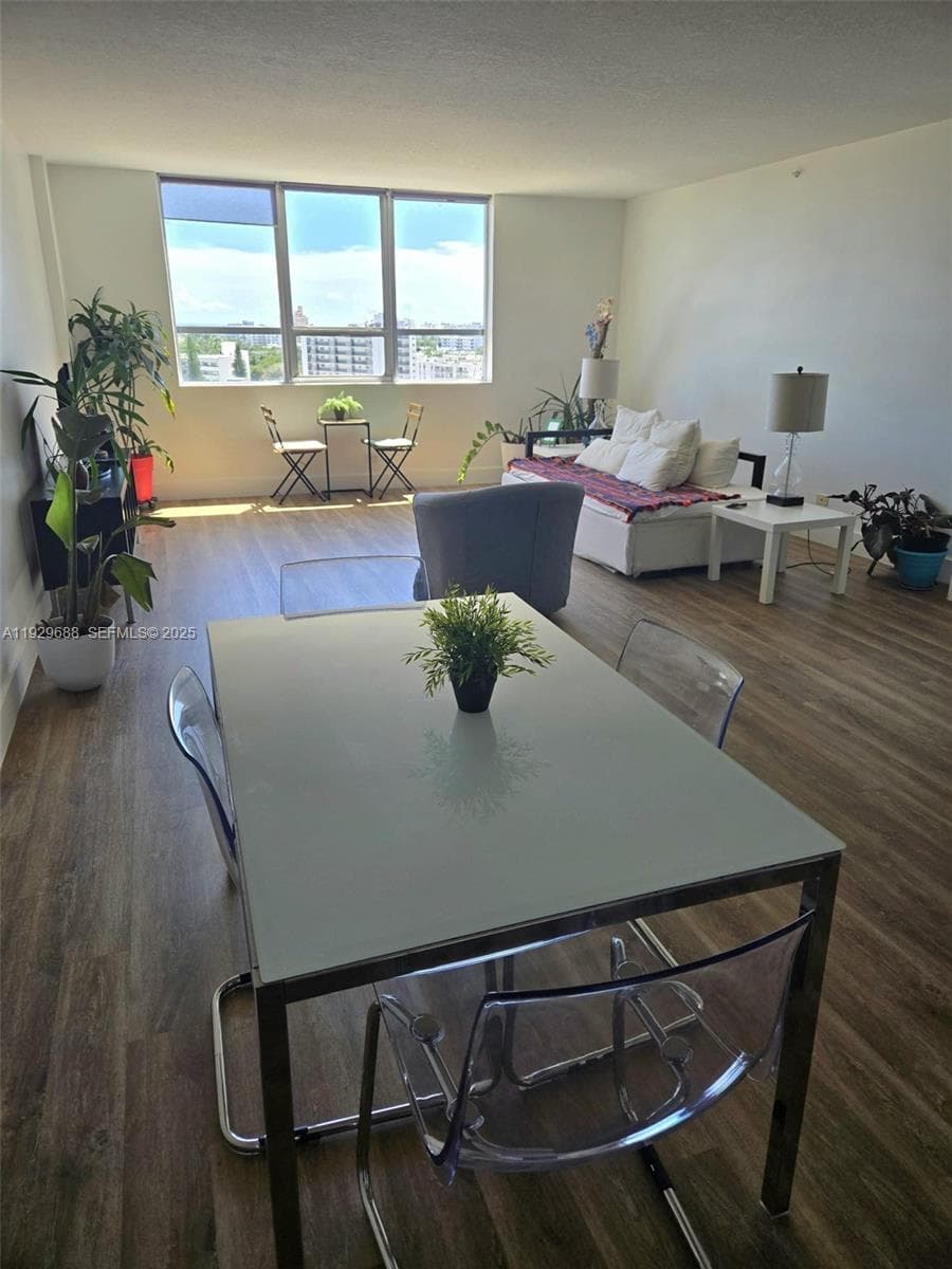 A11929688 — Miami Beach — 17