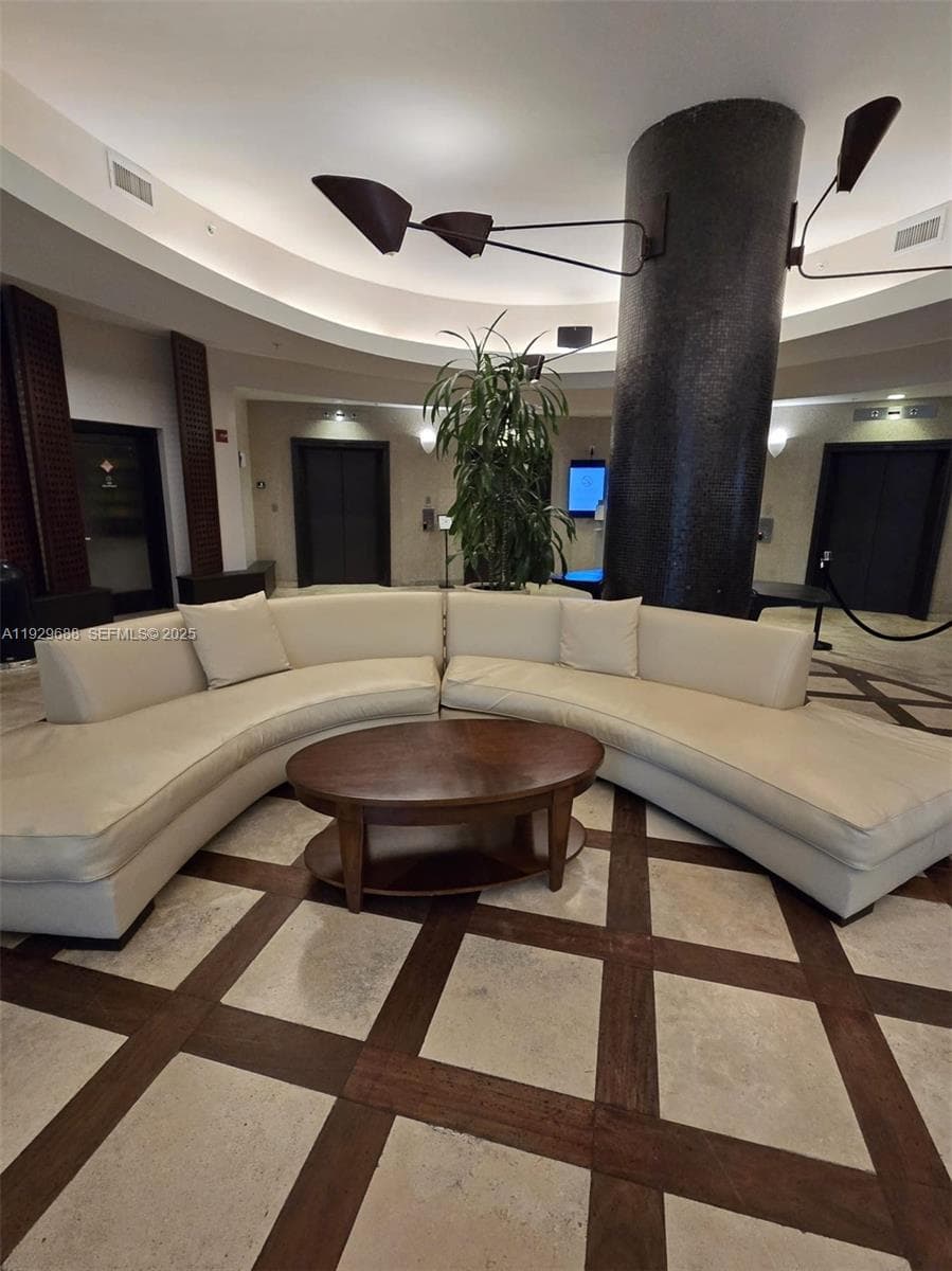 A11929688 — Miami Beach — 12
