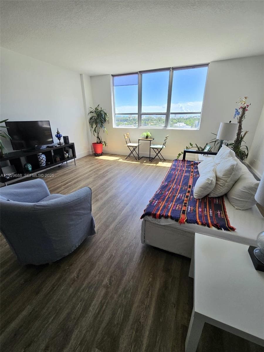 A11929688 — Miami Beach — 7