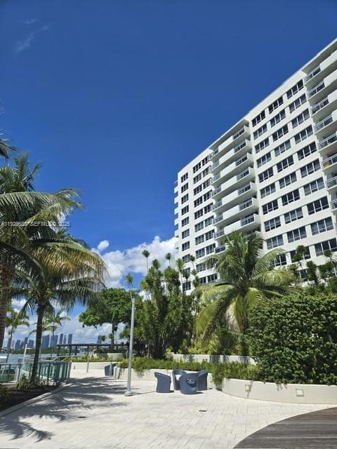 A11929688 — Miami Beach