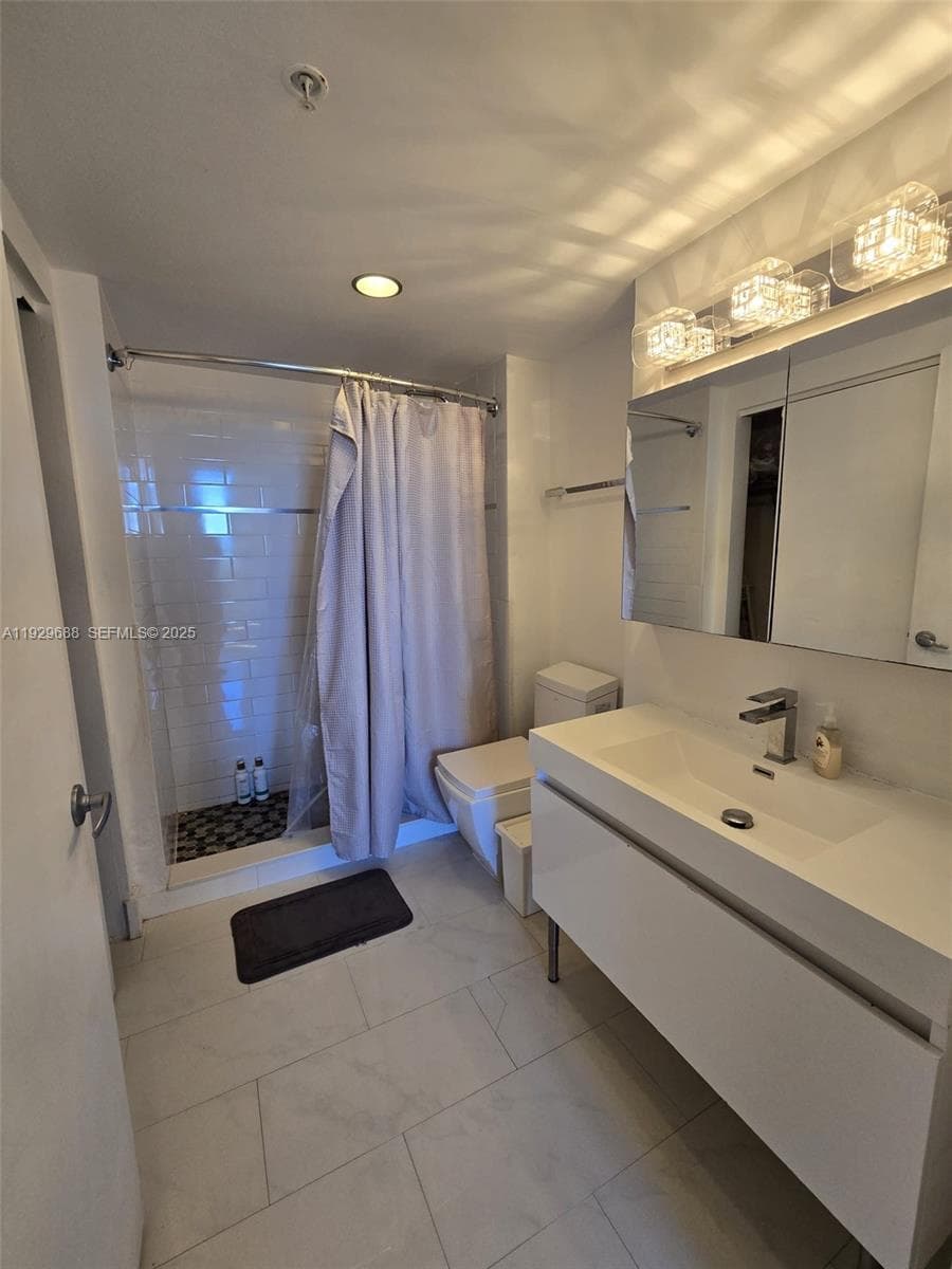 A11929688 — Miami Beach — 18