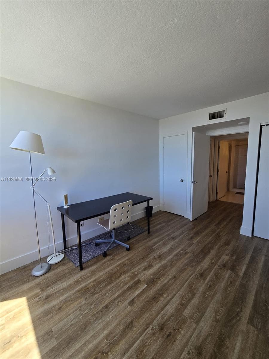 A11929688 — Miami Beach — 11