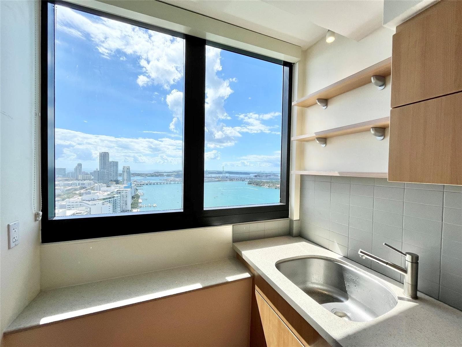 F10540817 — Miami Beach