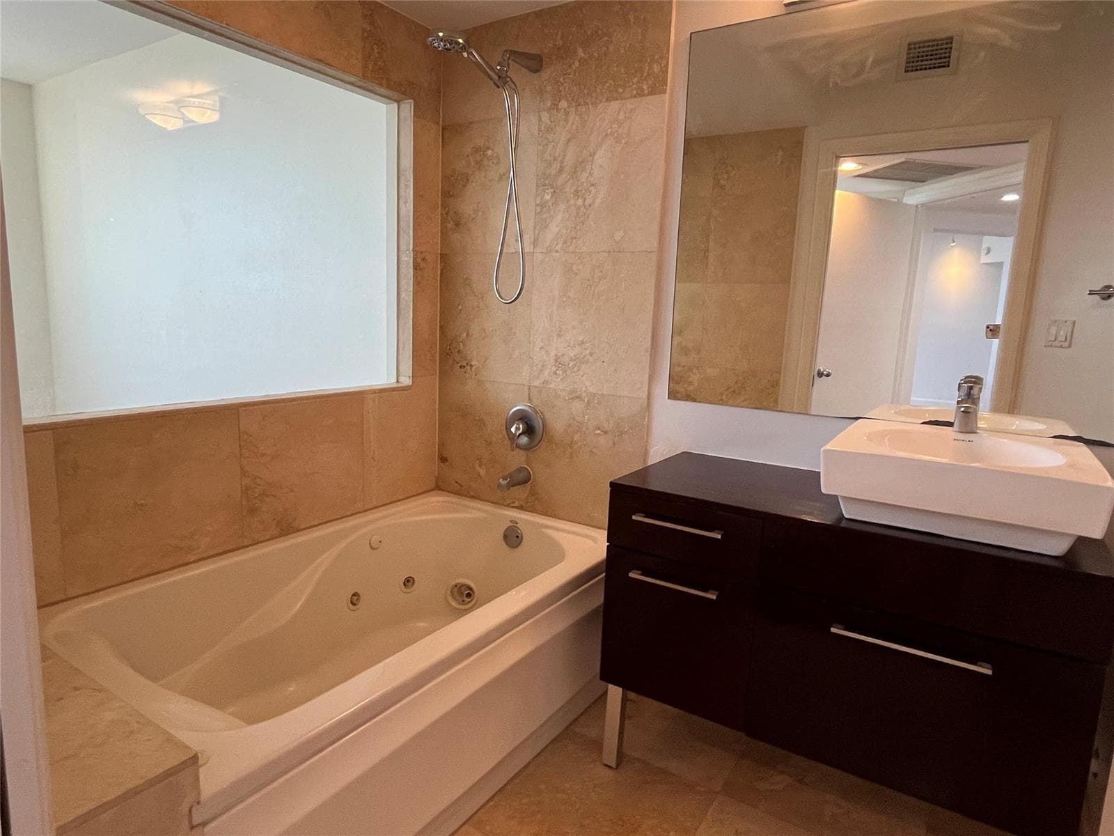 F10540817 — Miami Beach — 20