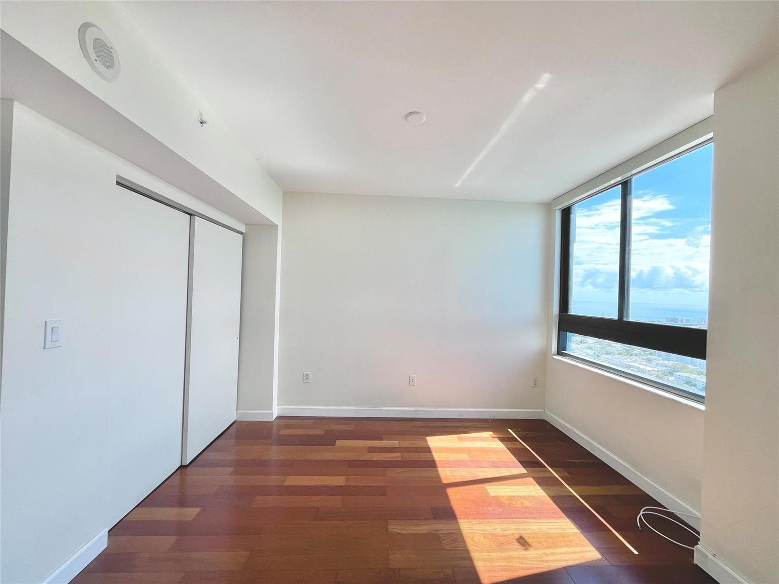 F10540817 — Miami Beach — 24