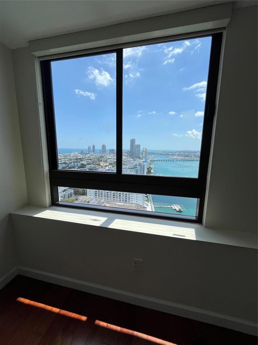 F10540817 — Miami Beach — 15