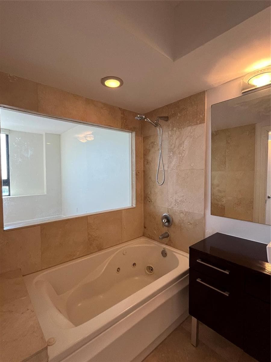 F10540817 — Miami Beach — 19