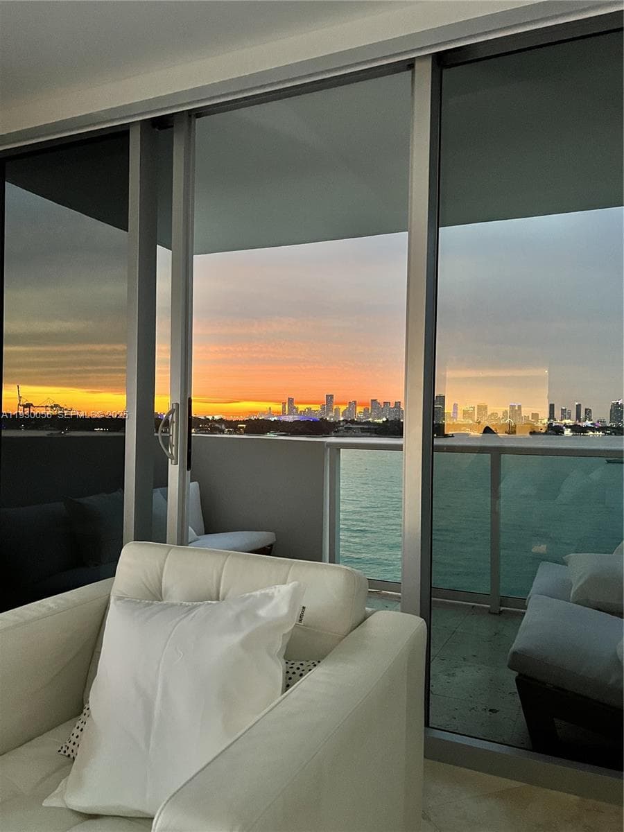 A11930056 — Miami Beach — 34