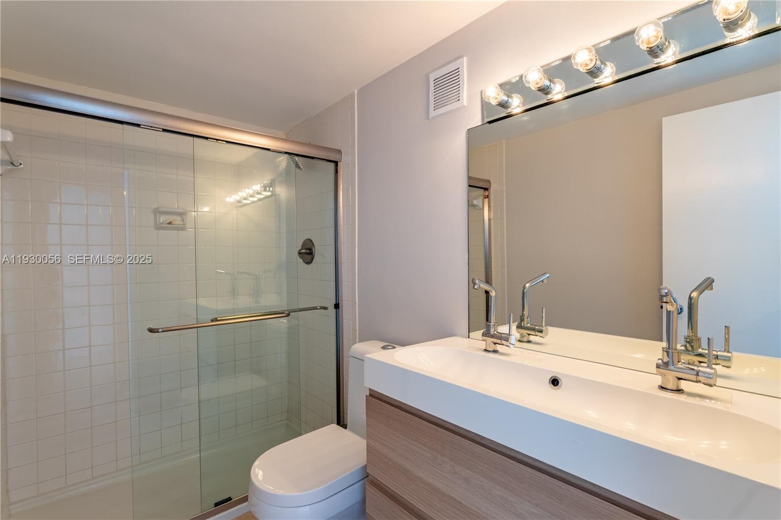 A11930056 — Miami Beach — 19