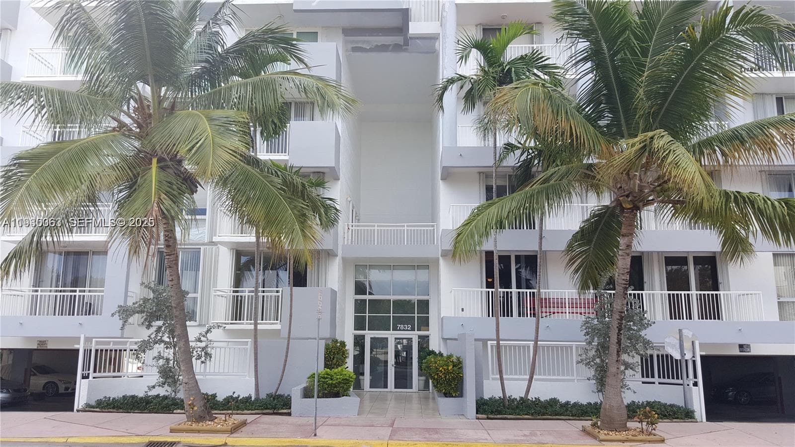 A11930363 — Miami Beach