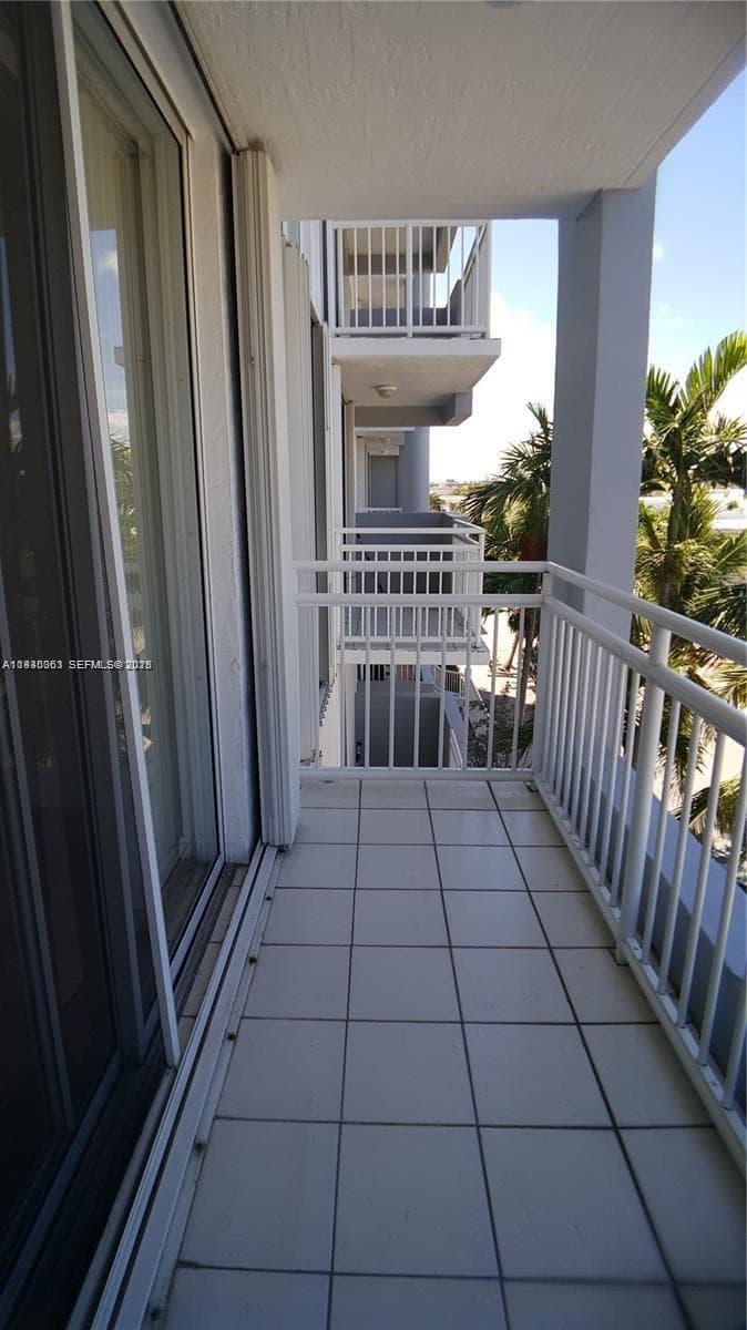 A11930363 — Miami Beach — 20