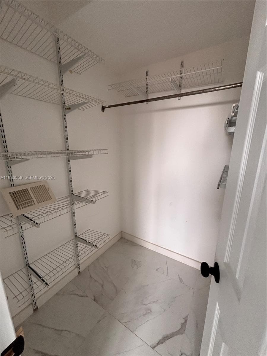 A11930559 — Miami Beach — 17