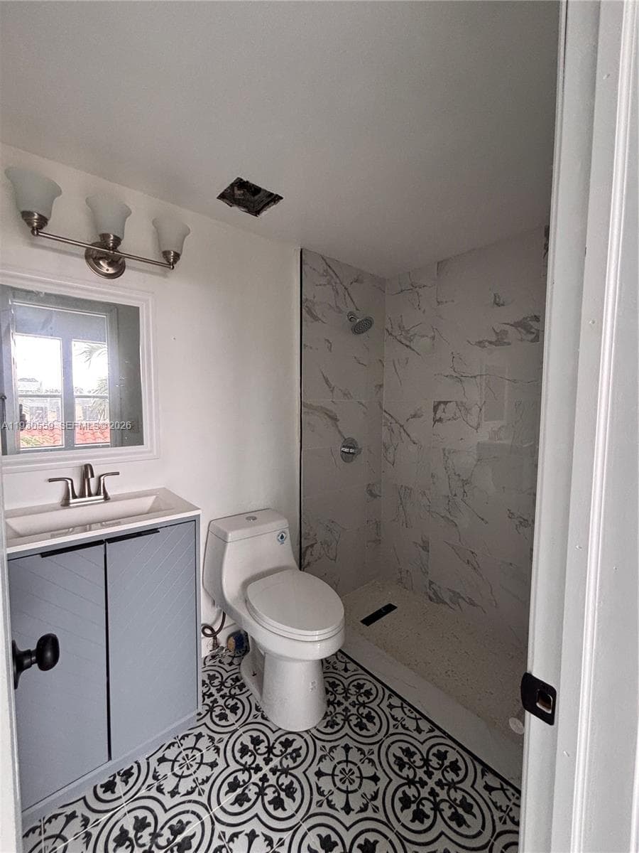 A11930559 — Miami Beach — 14