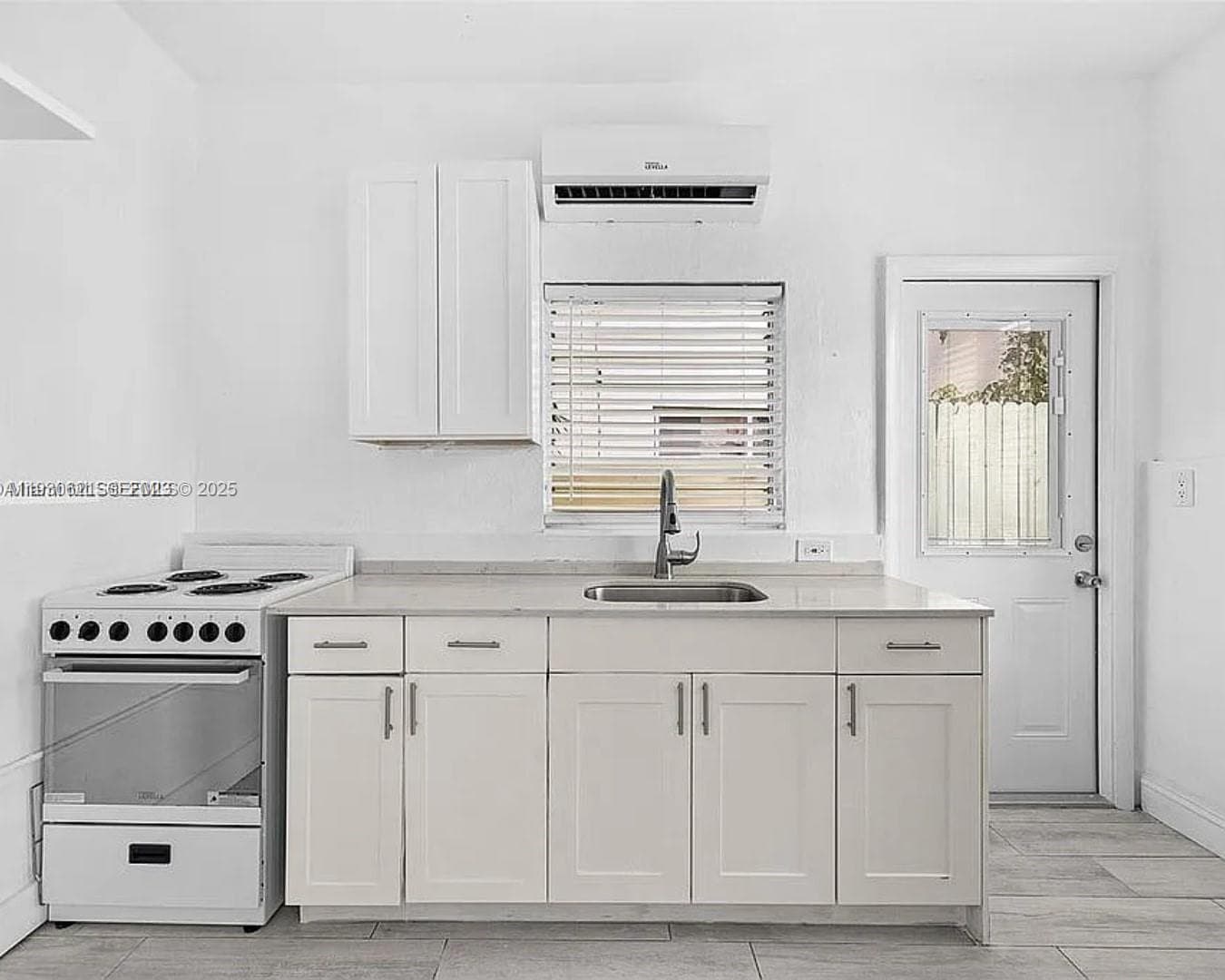 A11930621 — Miami Beach — 16