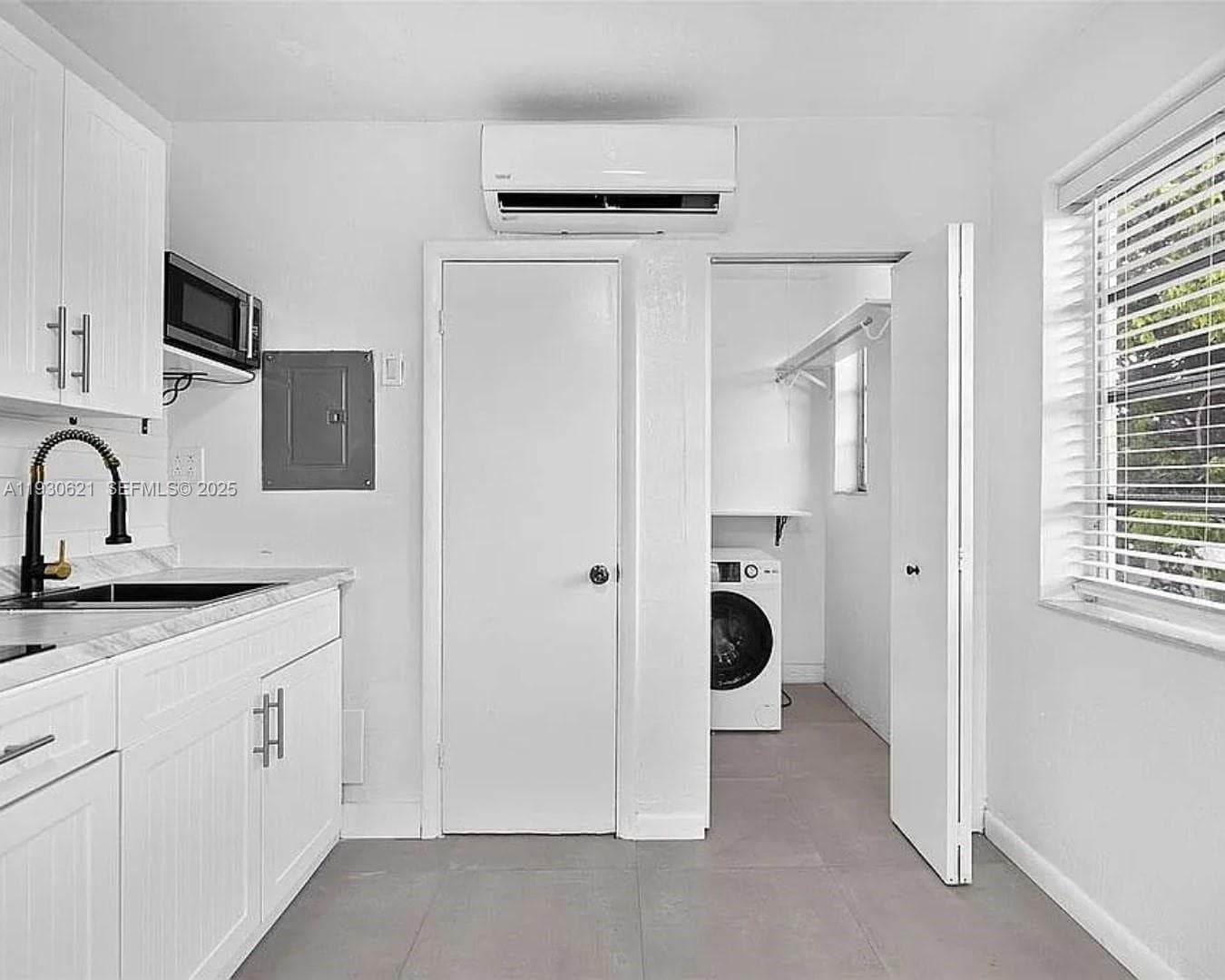 A11930621 — Miami Beach — 18