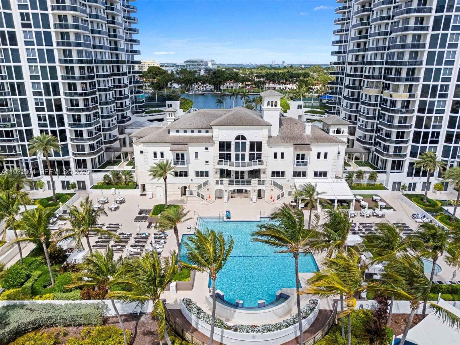 A11931004 — Miami Beach — 43