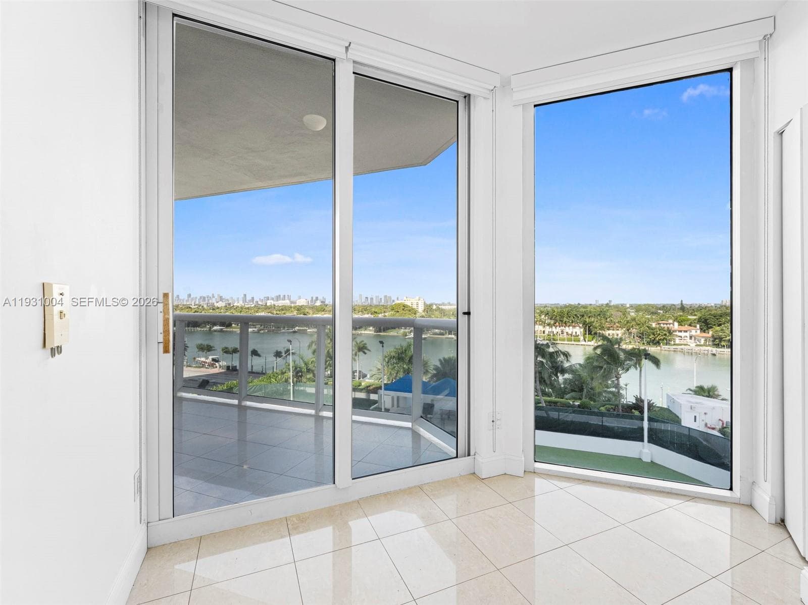 A11931004 — Miami Beach — 18