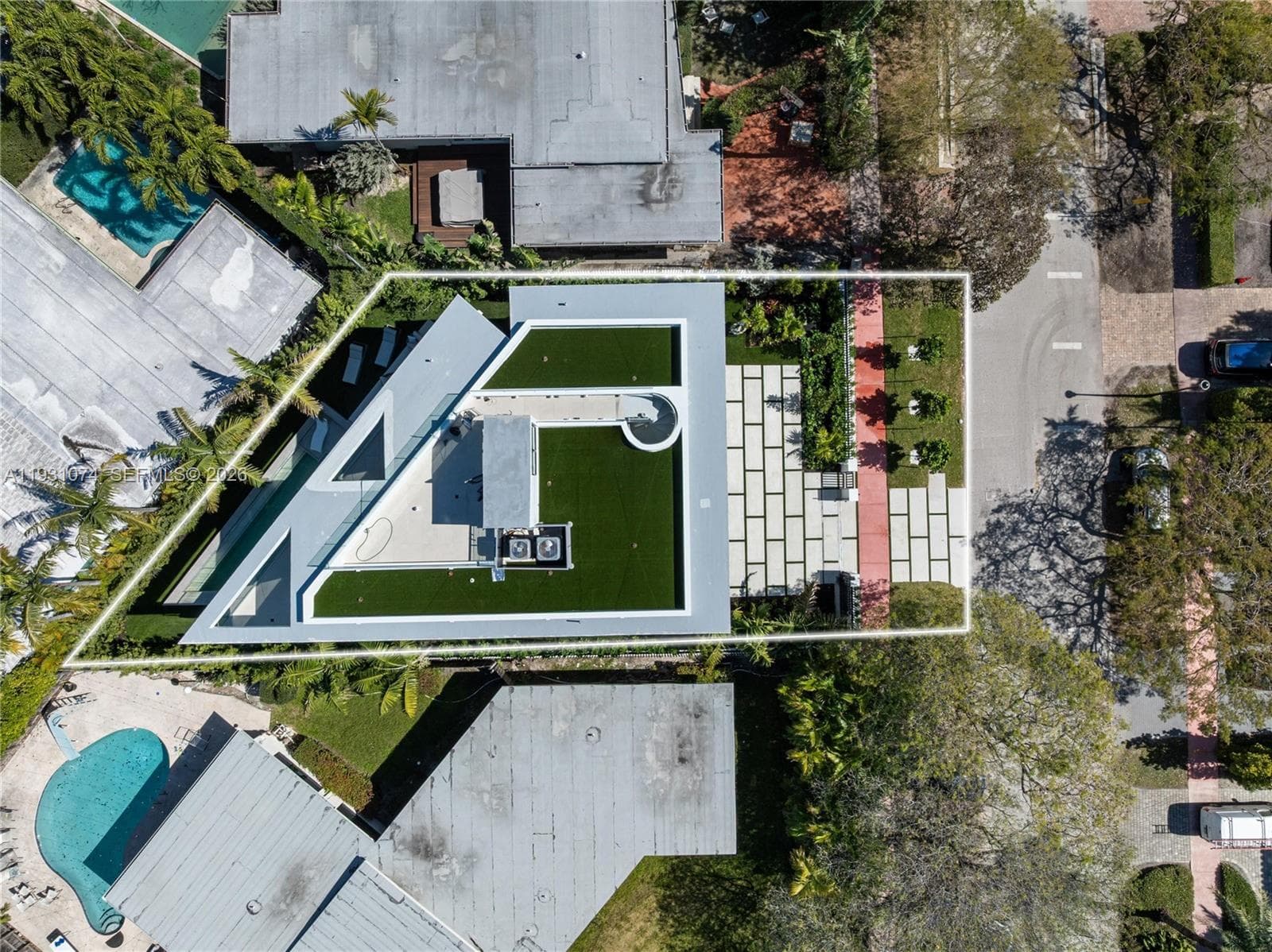 A11931074 — Miami Beach — 63
