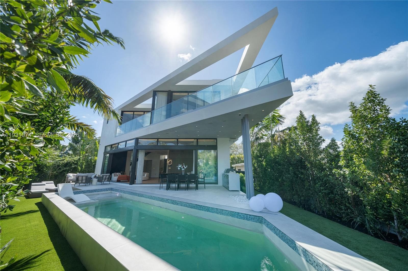 A11931074 — Miami Beach — 59