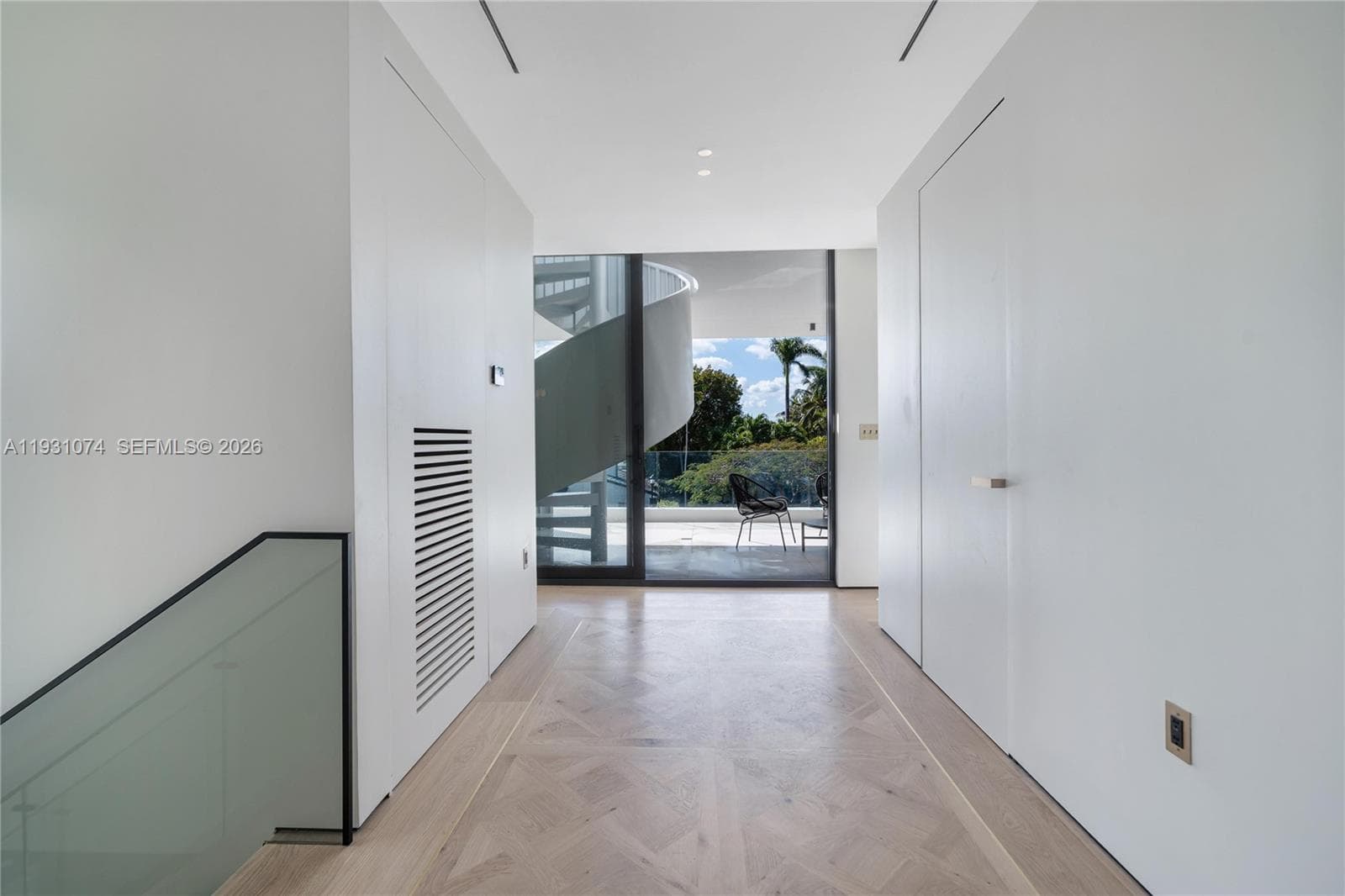 A11931074 — Miami Beach — 40