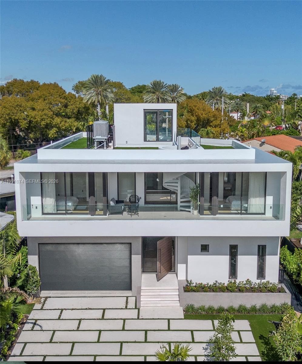 A11931074 — Miami Beach — 64