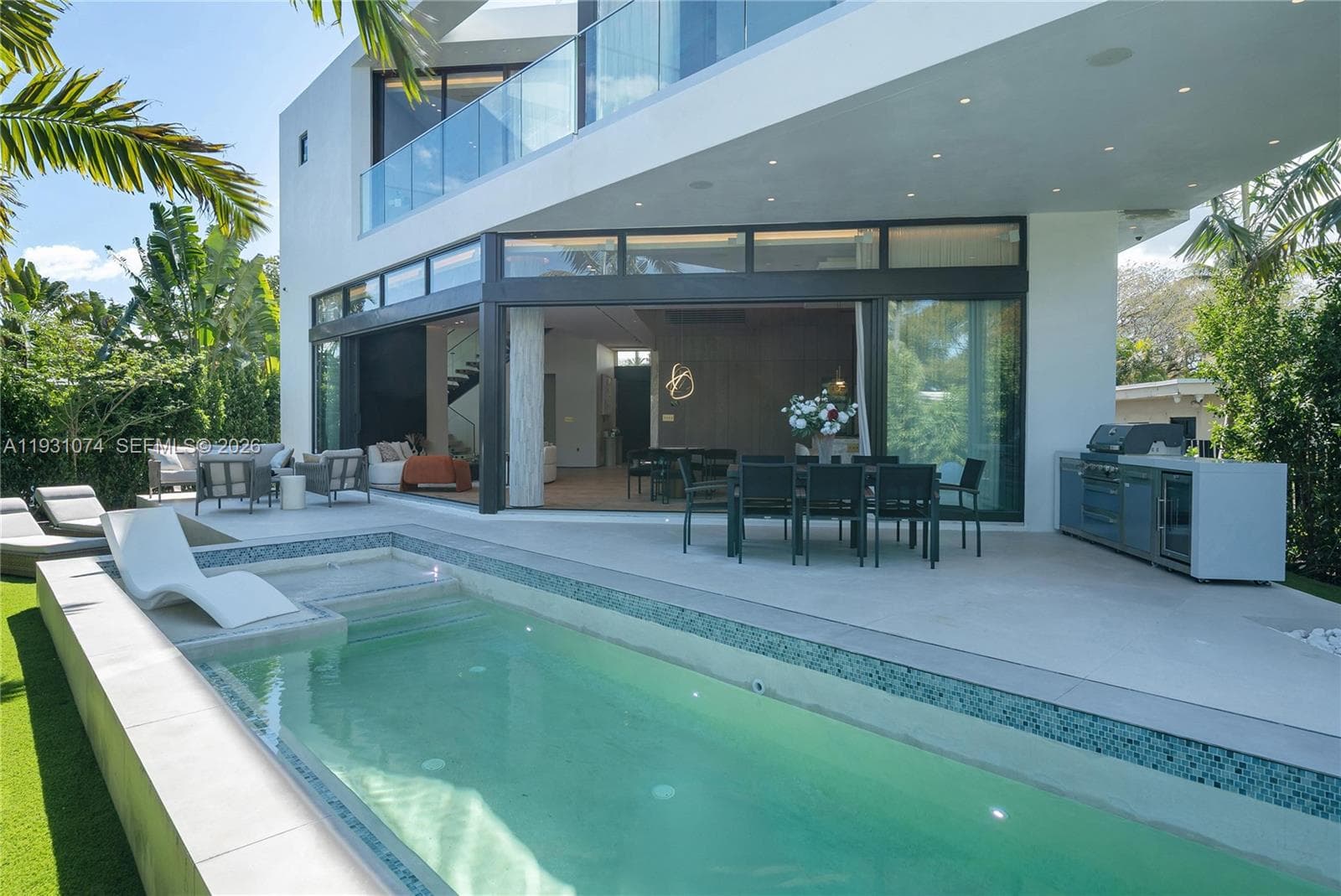 A11931074 — Miami Beach — 60