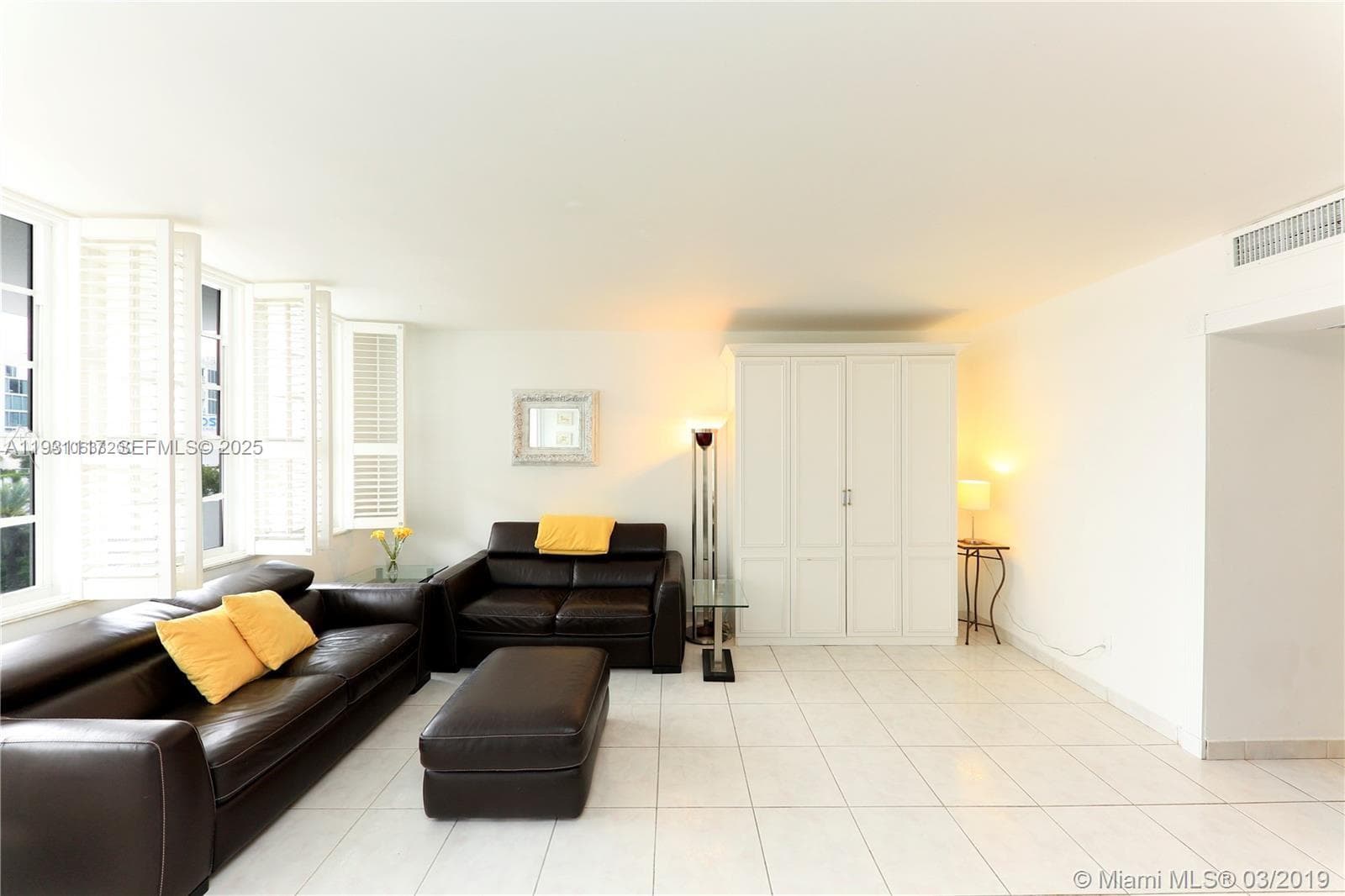 A11931117 — Miami Beach — 2