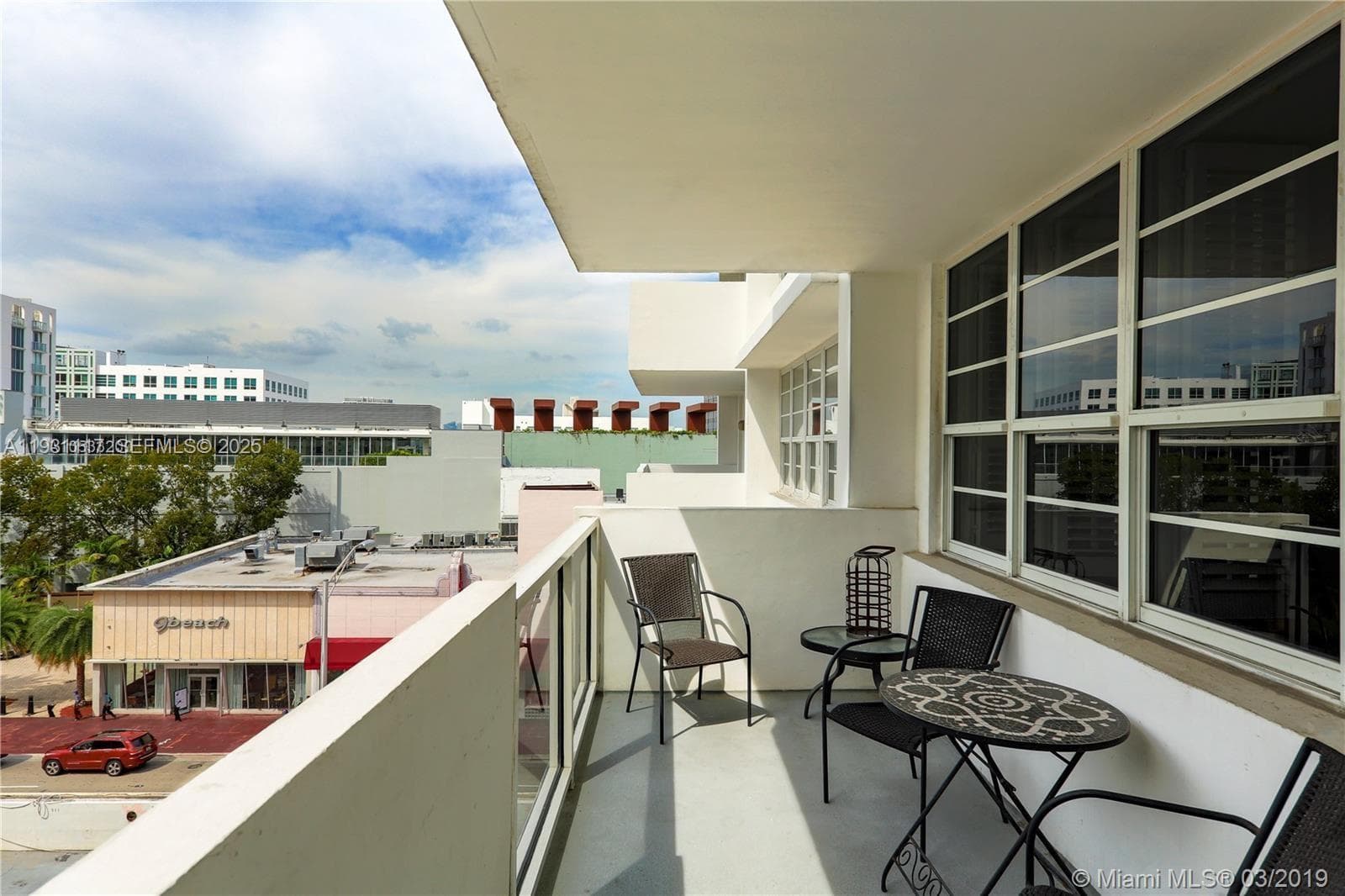 A11931117 — Miami Beach — 10