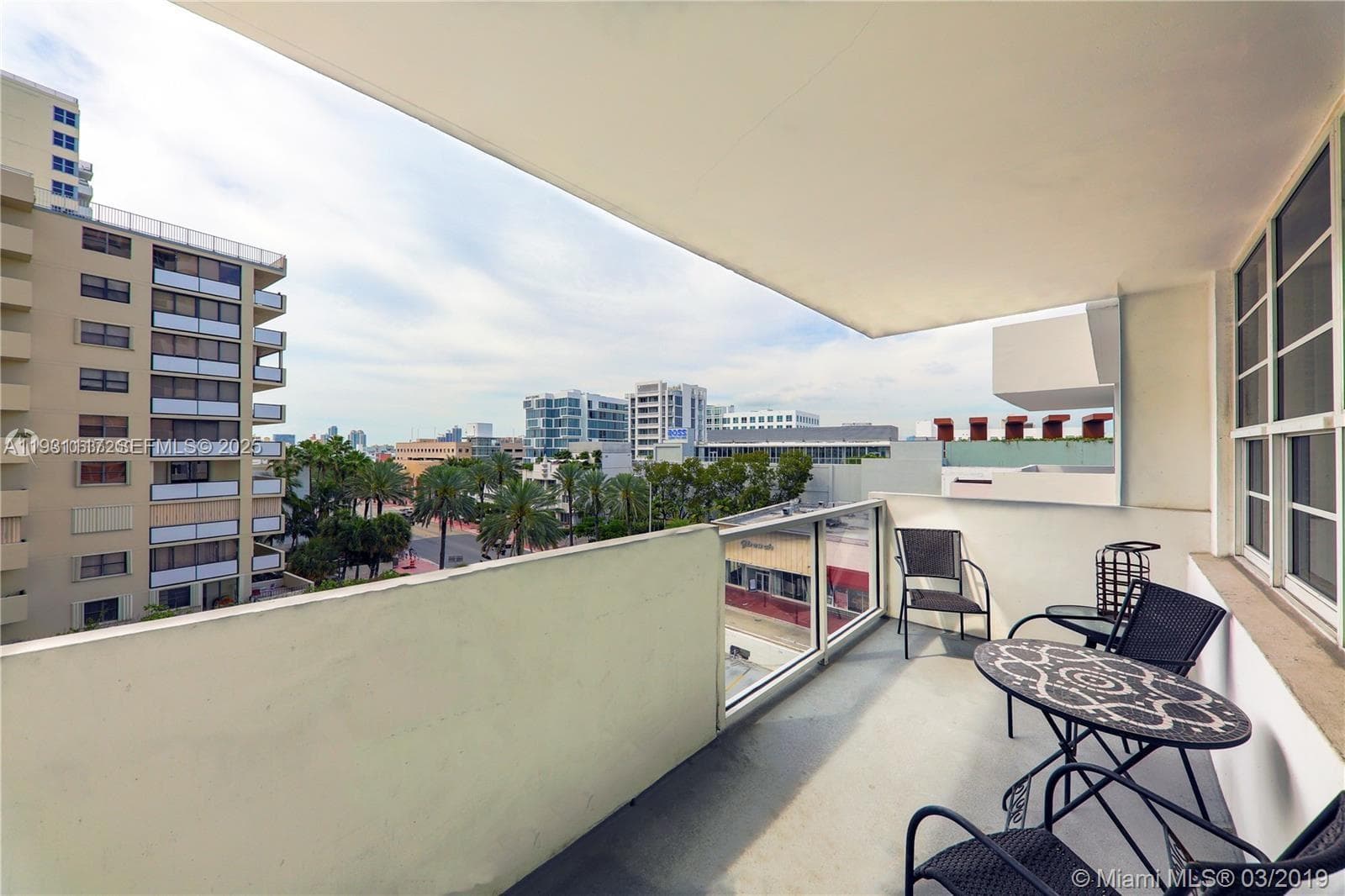 A11931117 — Miami Beach — 11