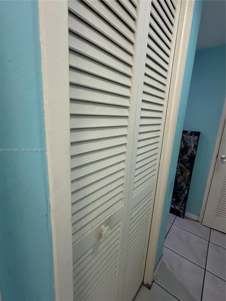 A11931298 — Miami Beach — 2