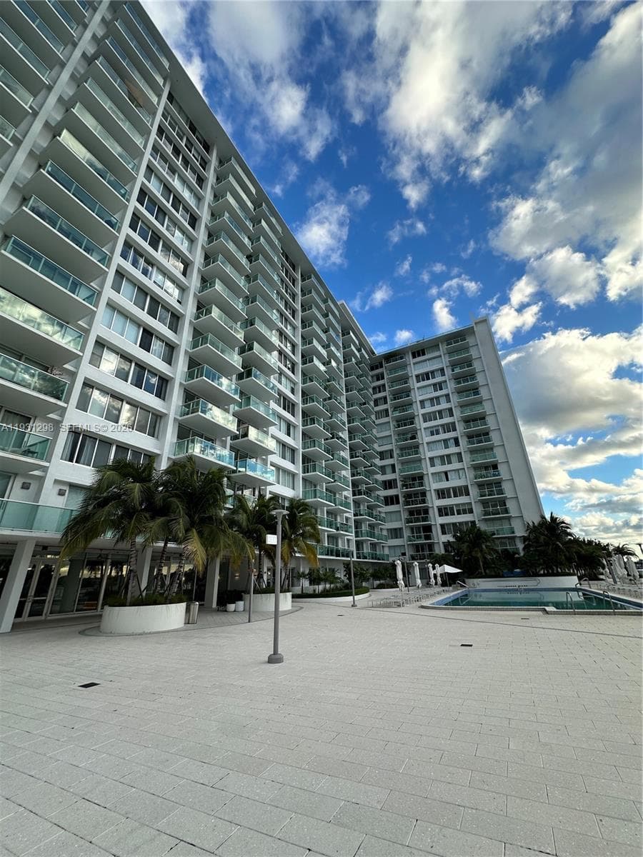 A11931298 — Miami Beach — 13