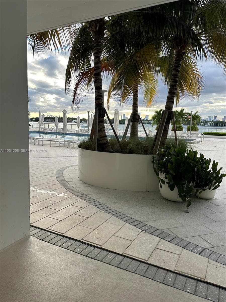 A11931298 — Miami Beach — 17